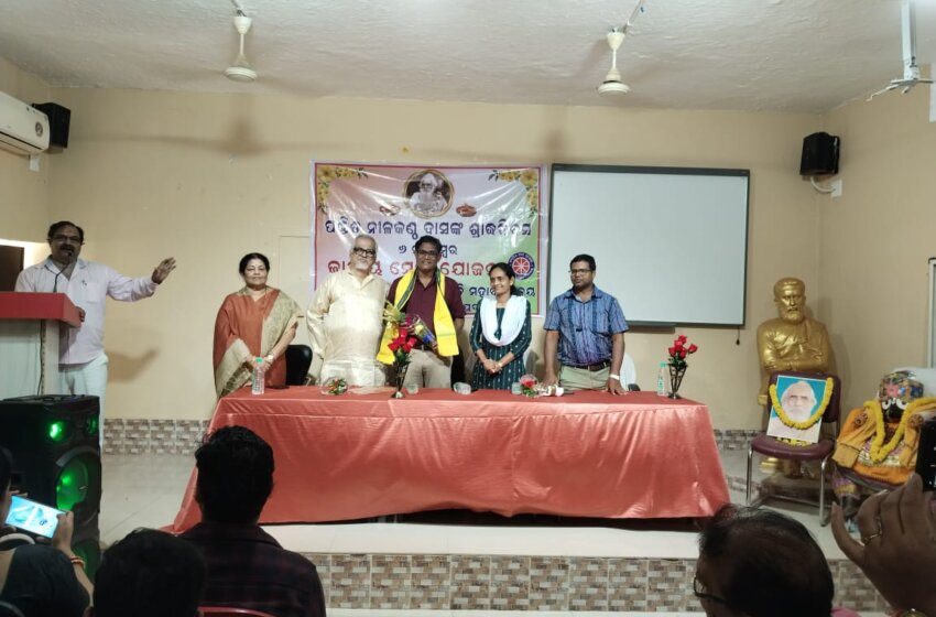  Shraddha Divas of Pandit Neelakantha Das Observed at Sakhigopal College