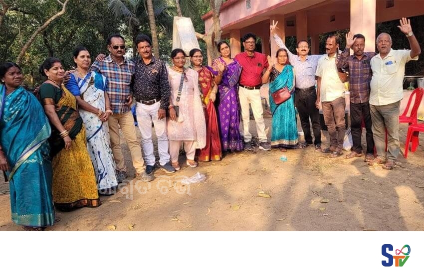  ଦୀର୍ଘ ୪୪ ବର୍ଷର ସ୍ମୃତି ସାଉଁଟିଲେ ପୁରାତନ ଛାତ୍ରଛାତ୍ରୀ
